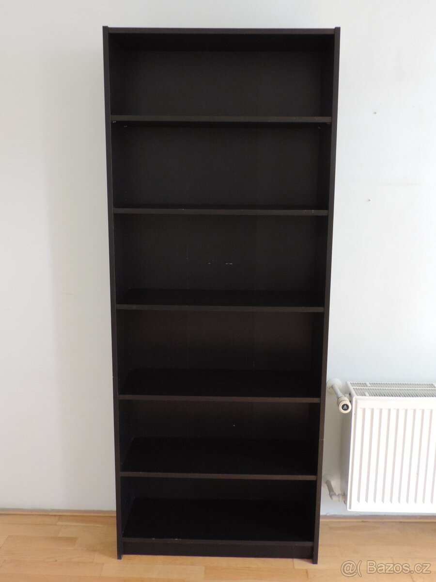 Skříň na tašky a boty do předsíně