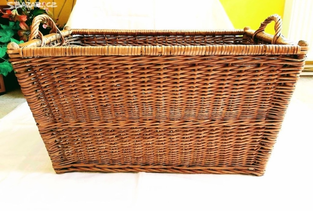 Vintage -proutěný koš na prádlo - velký