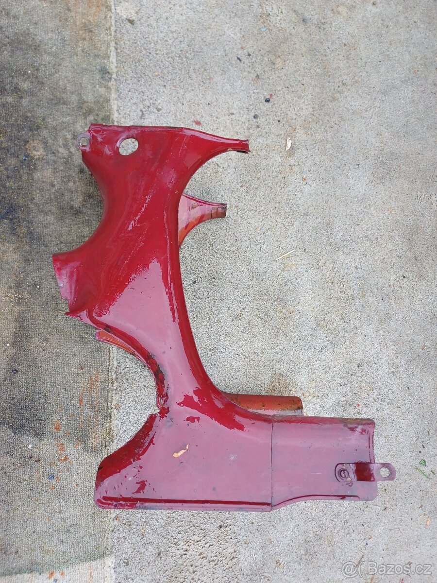 Podsedlové plechy.JAWA 250.