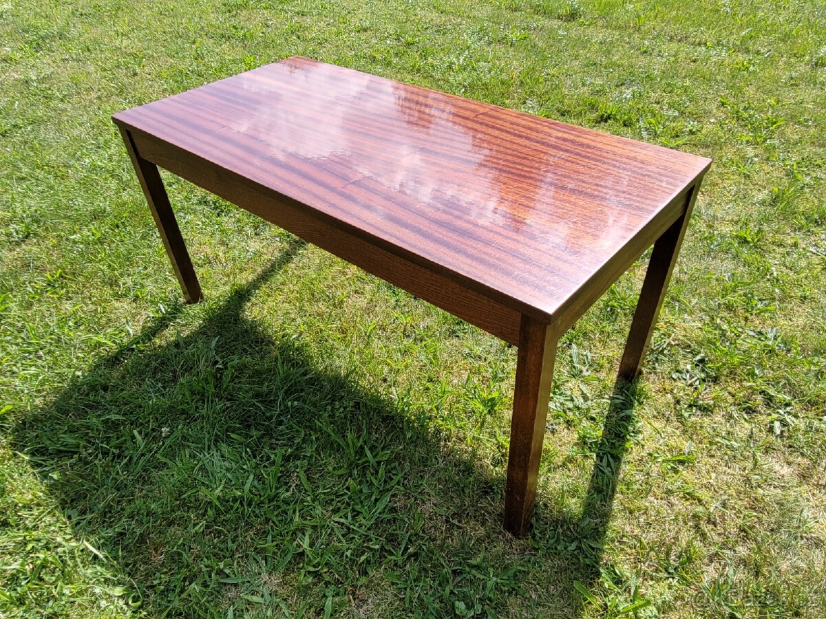 Prodám konferenční stolek