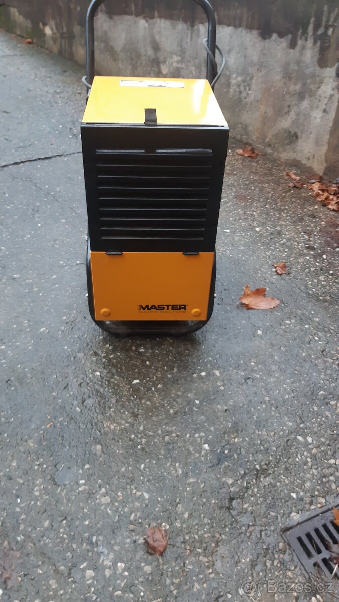 odvlhčovač vzduchu Master DH 752