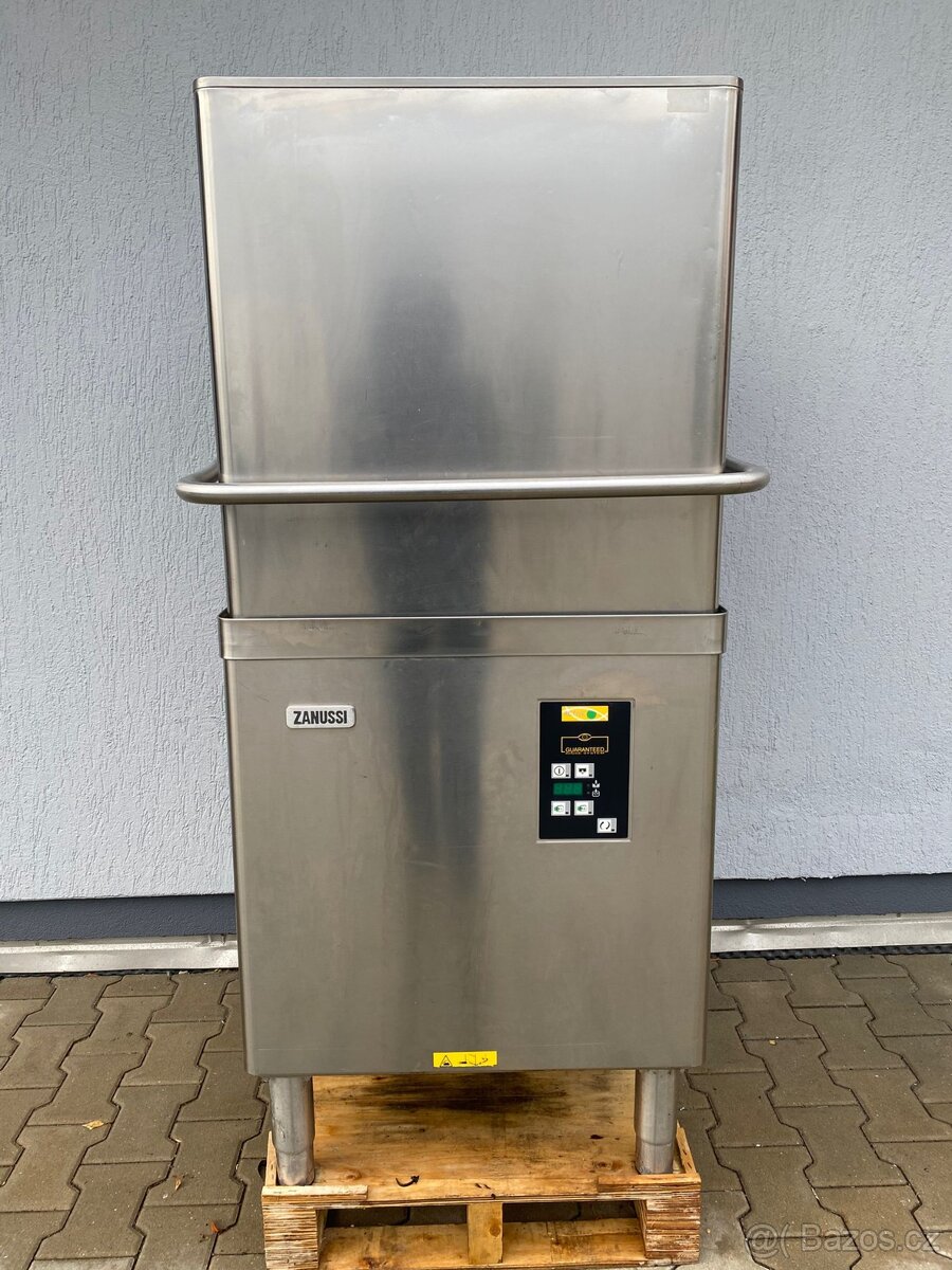 Průchozí myčka nádobí Zanussi