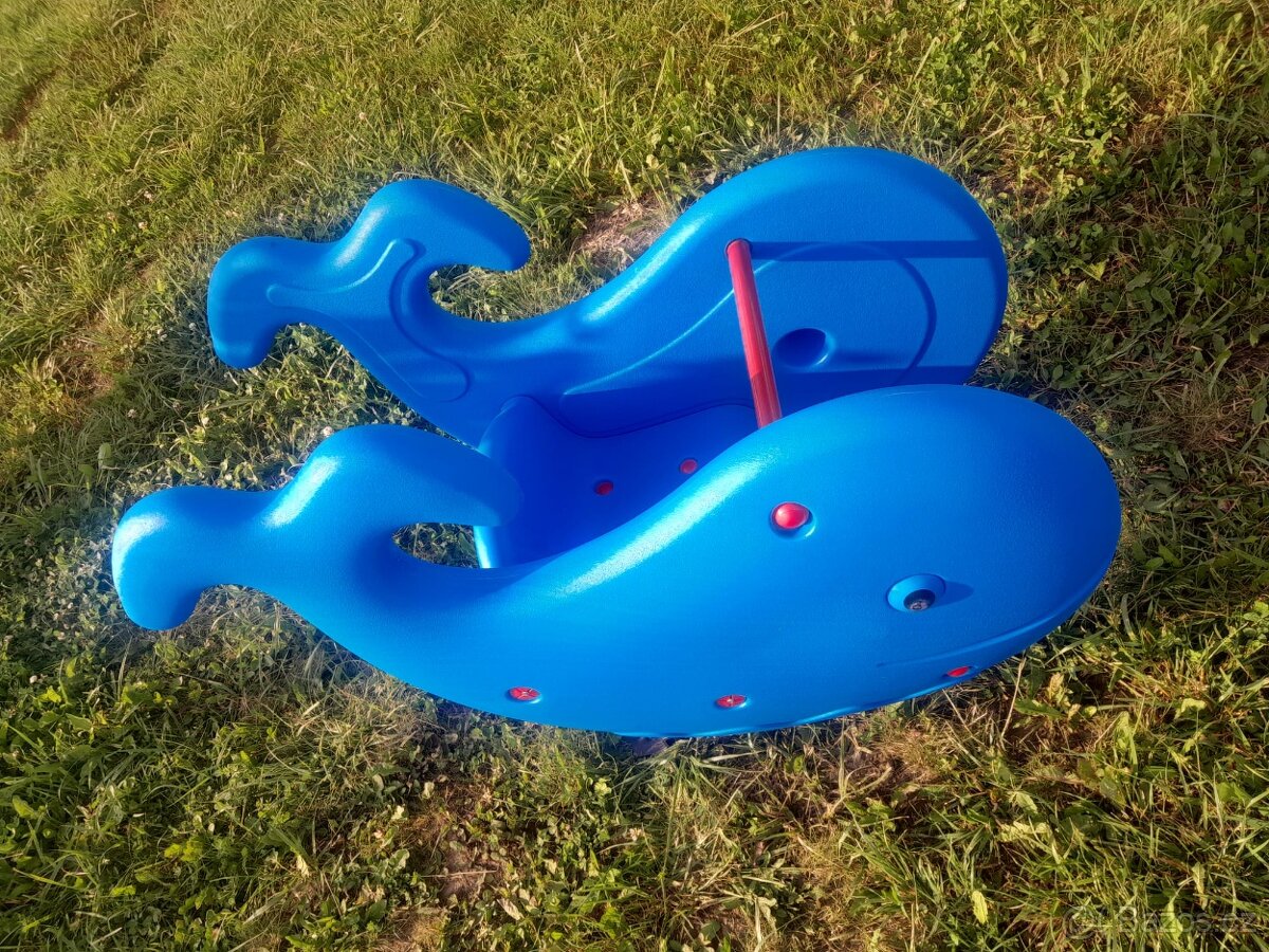 Pružinová houpačka velryba