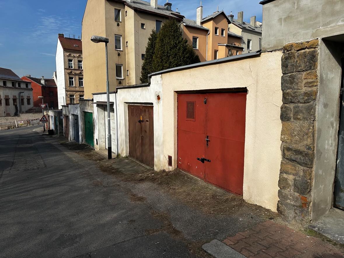 Pronájem garážového stání 22 m²