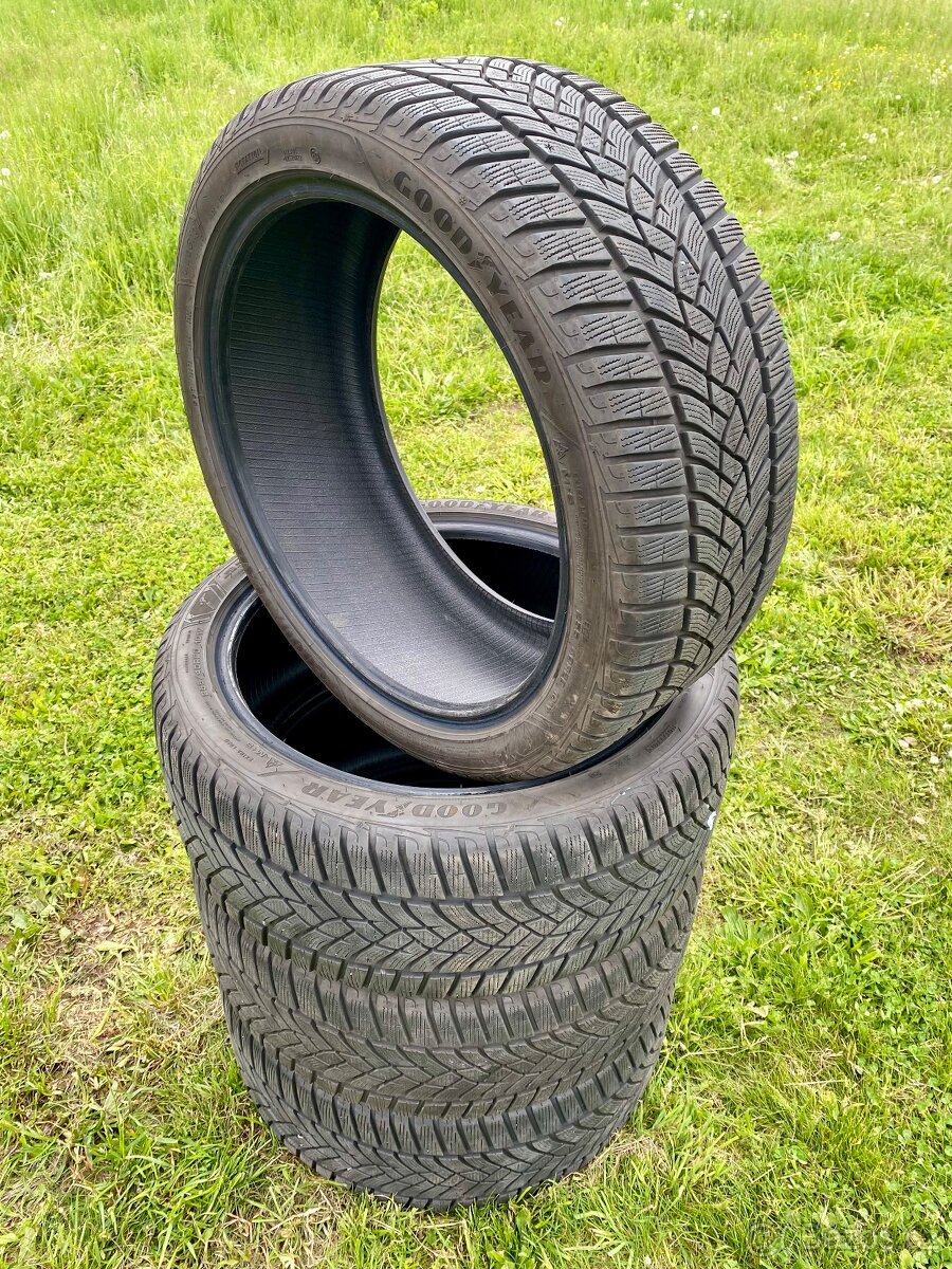 255/40 R20 GoodYear