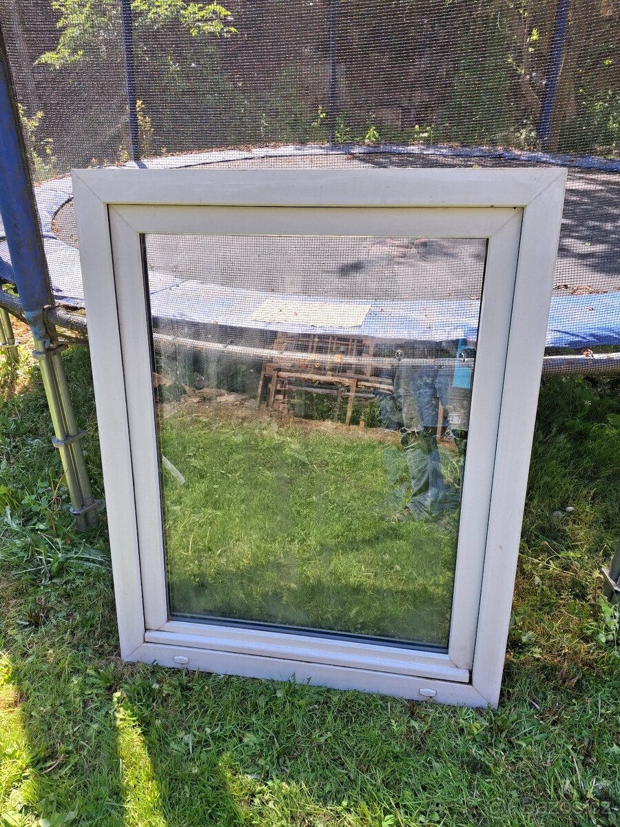 Plastove okno 97x122 otvor