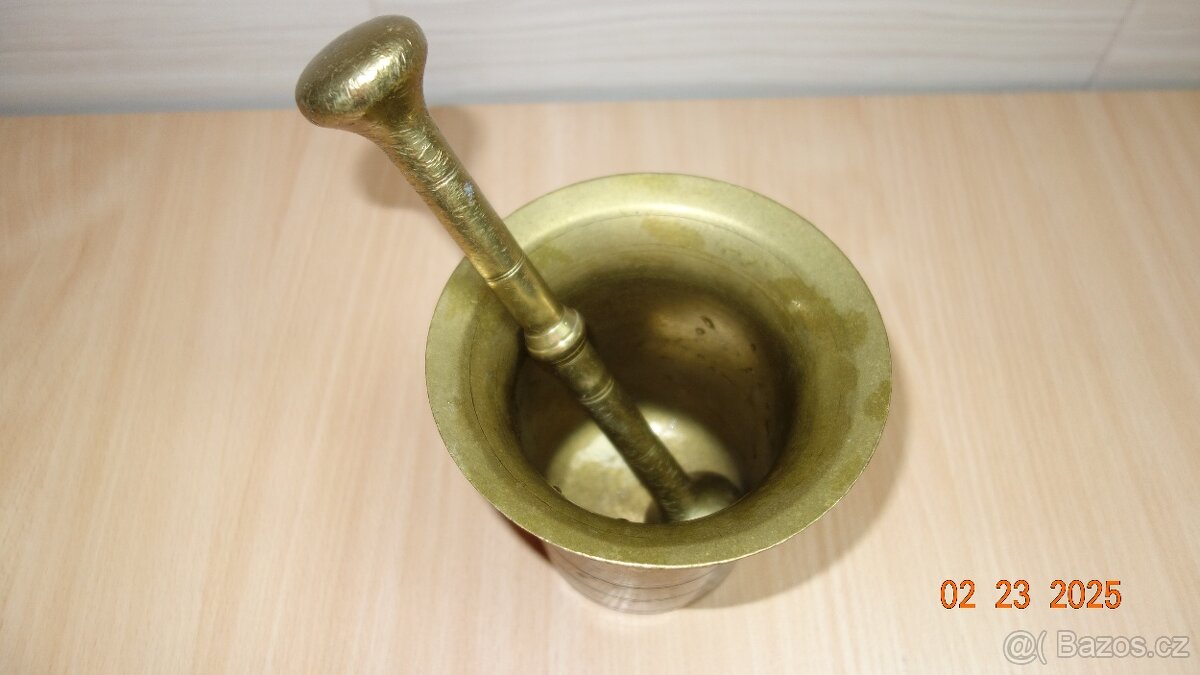 MOSAZNÝ HMOŽDÍŘ S TLOUKEM