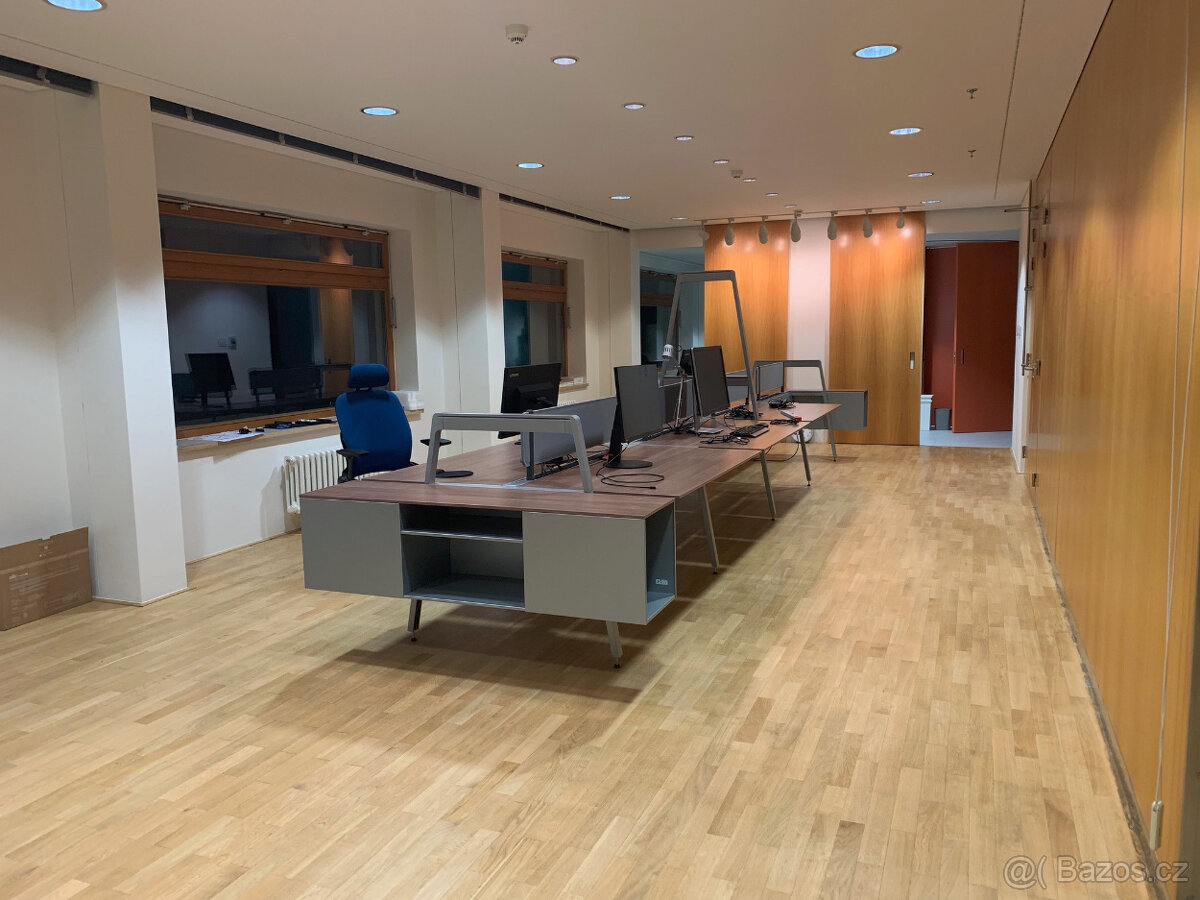 Steelcase Bivi kancelářský stůl