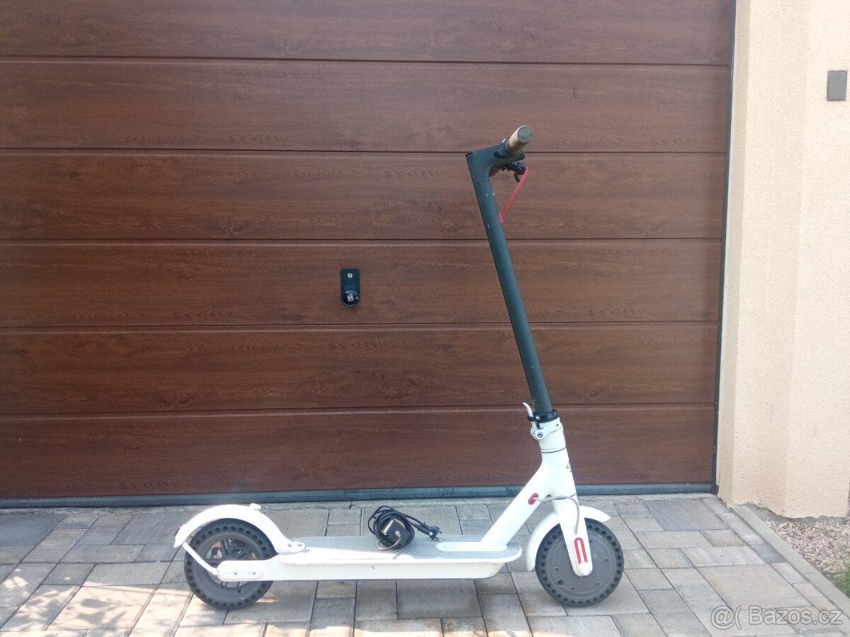 Elektrokoloběžka Xiaomi 365