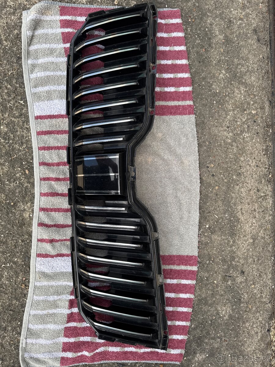 Škoda superb originální predni maska predface