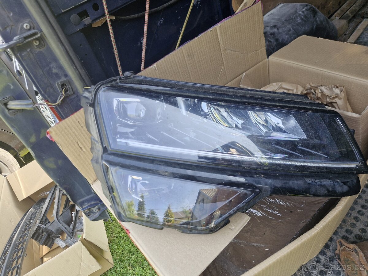 Škoda karog pravé přední světlo full led