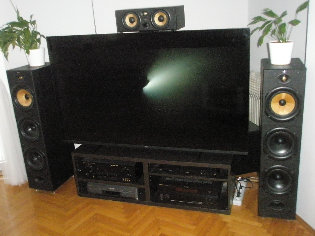 Prodám sloupové reproduktory B&W 604 a cente CC6