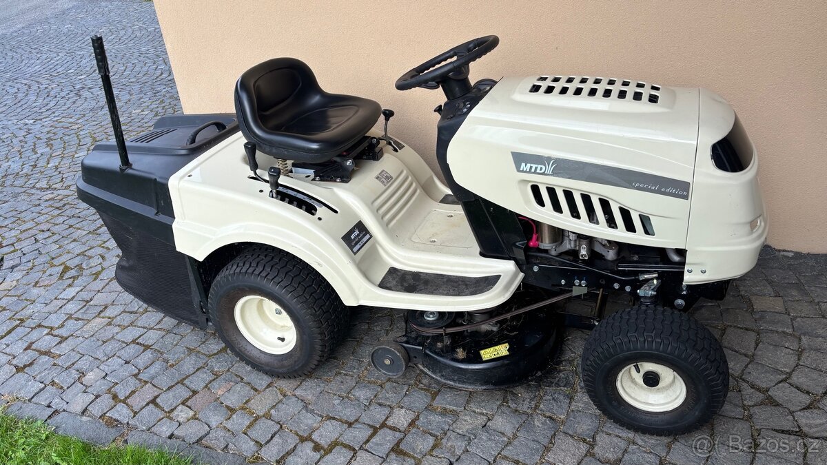 Sekací traktor po servise