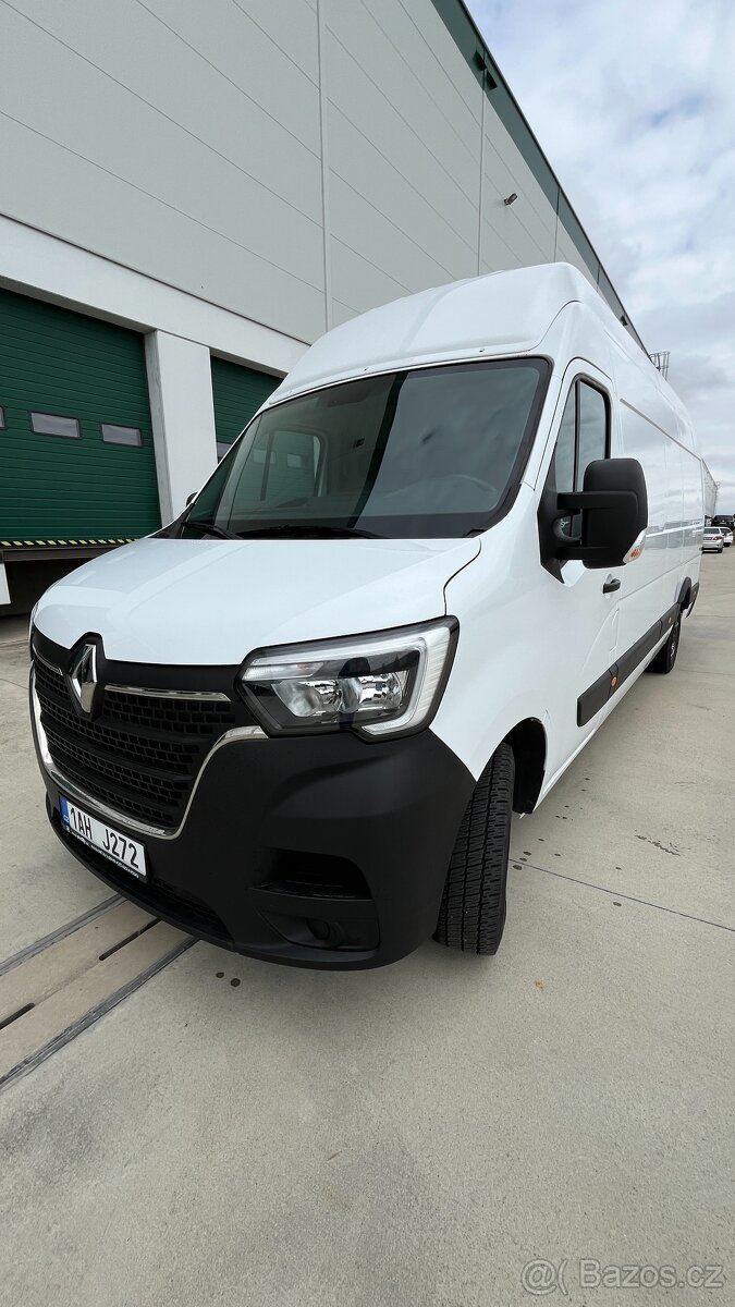 Půjčte si prostornou dodávku Renault Master L4H3 Maxi