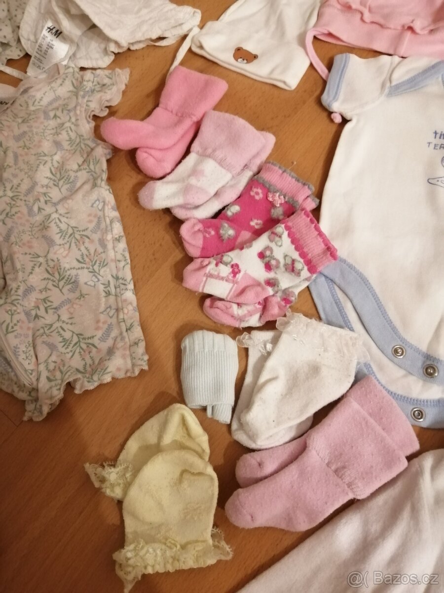 Kojenecké oblečení různé ( dupačky, body, čepičky, ponožky,
