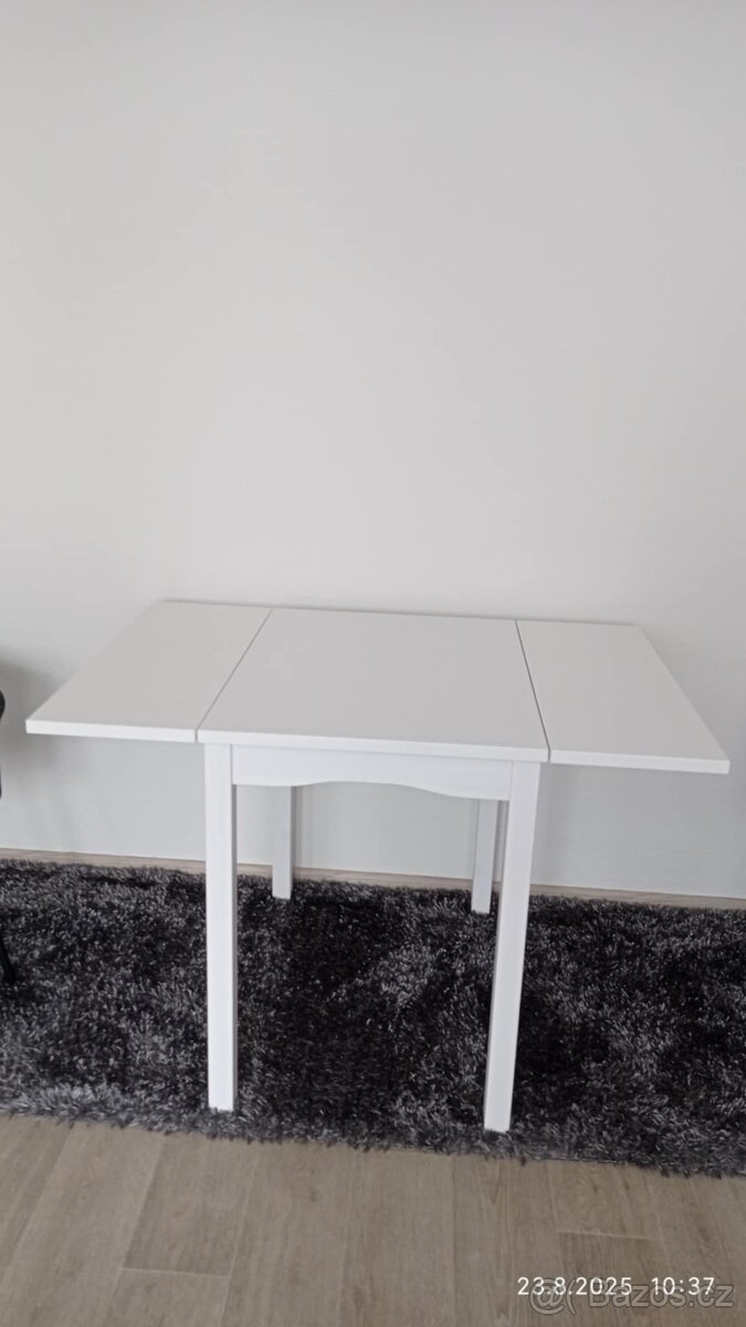 Rozkládací kuchyňský stůl