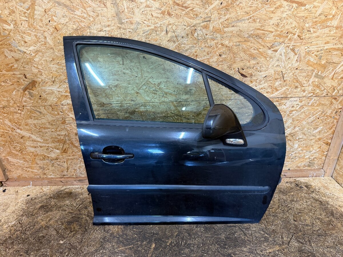 PRAVÉ PŘEDNÍ DVEŘE PEUGEOT 207