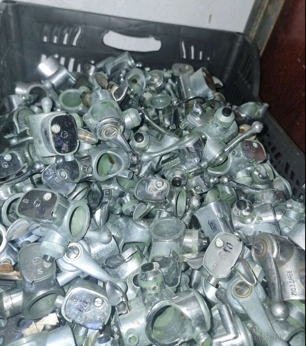 Svíčky fajfky CCCP klakson benzinový ventil KP-15A