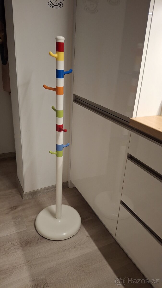 STOJANOVÝ DĚTSKÝ VĚŠÁK  IKEA