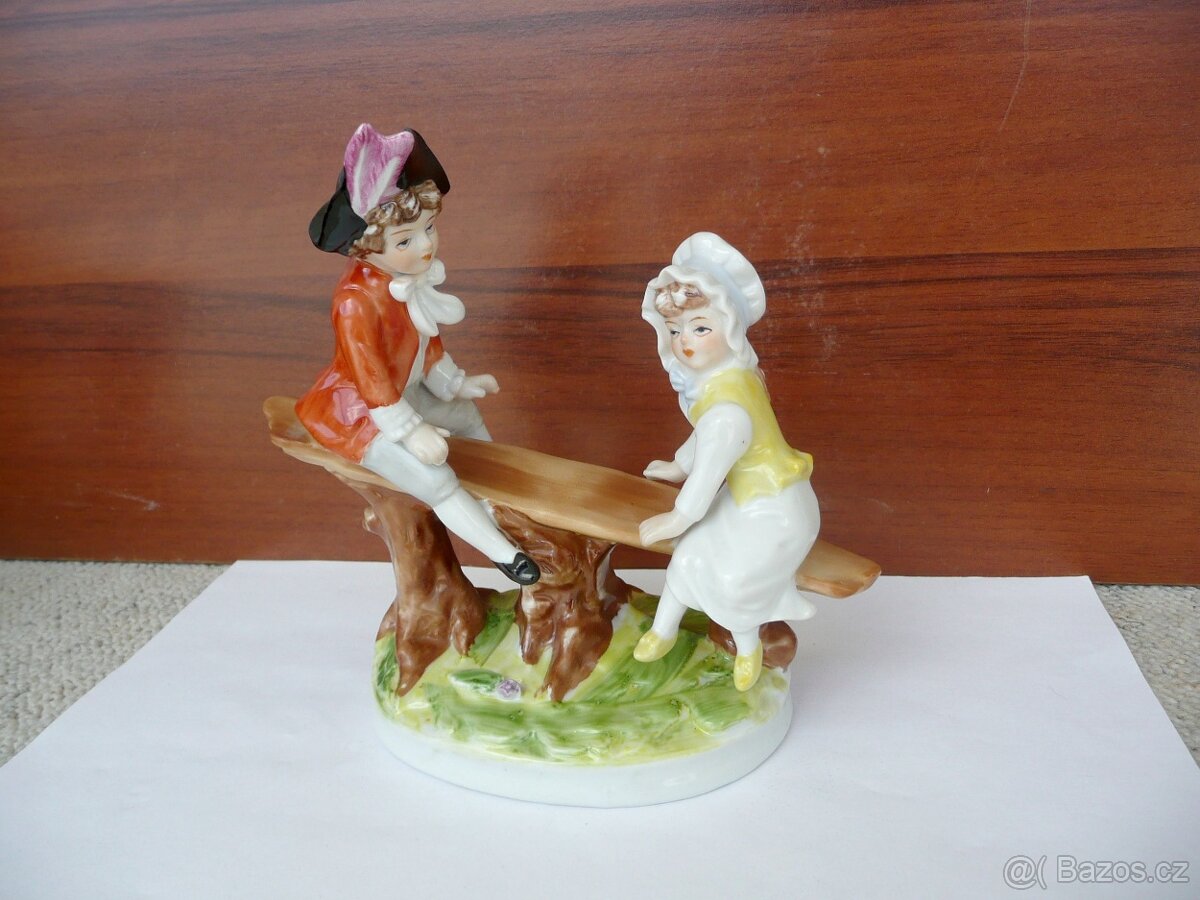 Porcelánová soška značená