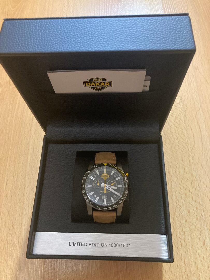 Hodinky PRIM Dakar 2024 a podepsané památeční předměty