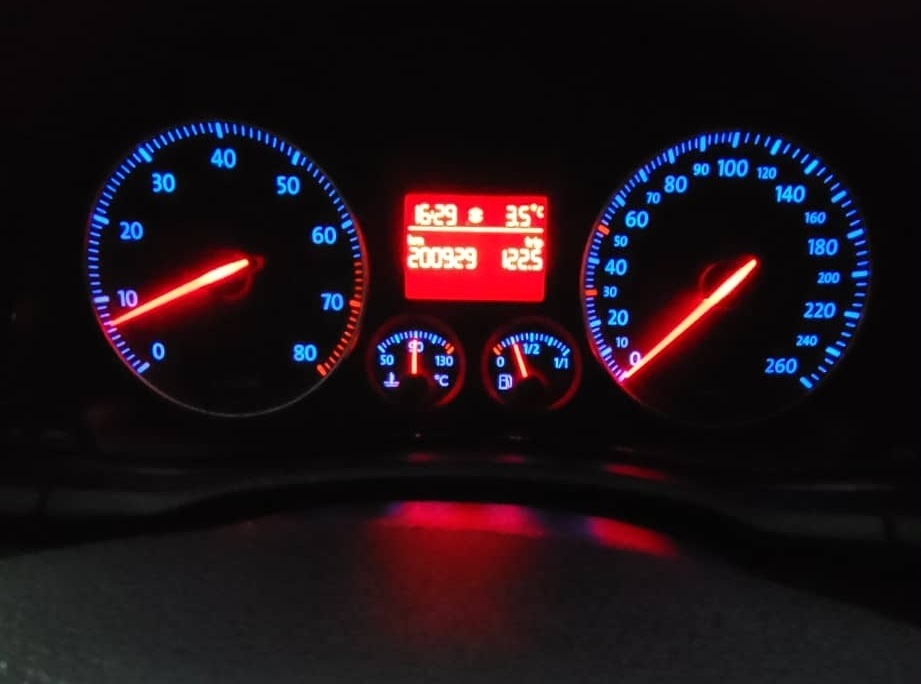 WV golf 5 1.6 benzín bez koroze ,nová stk