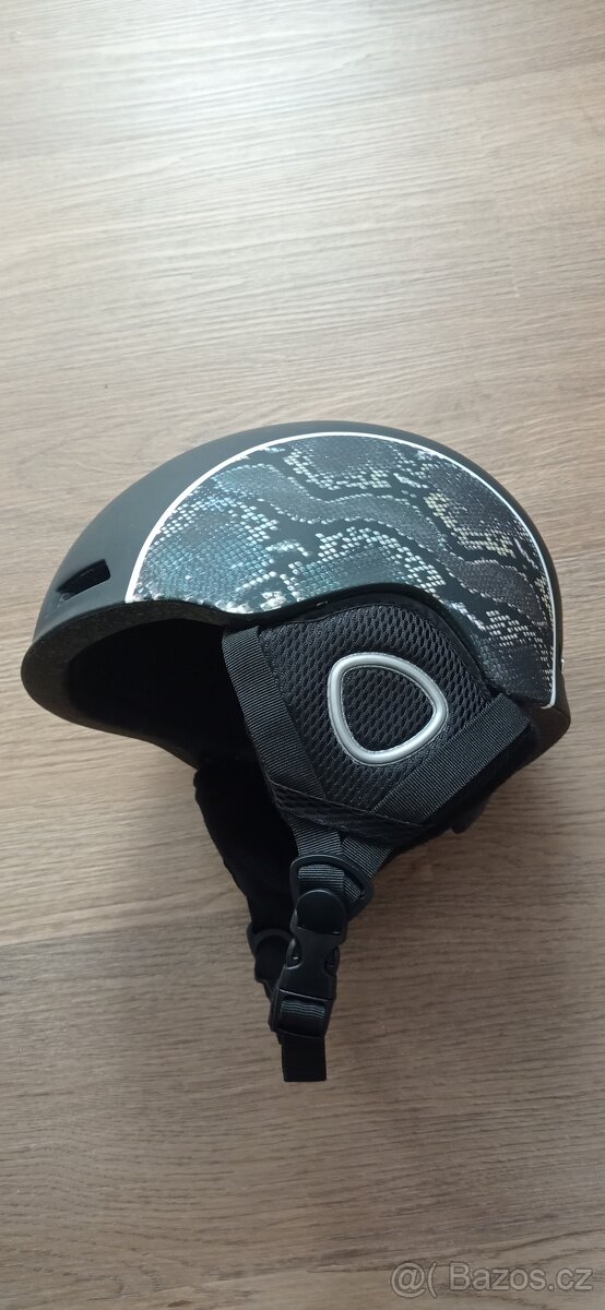 Helma na lyže, snowboard