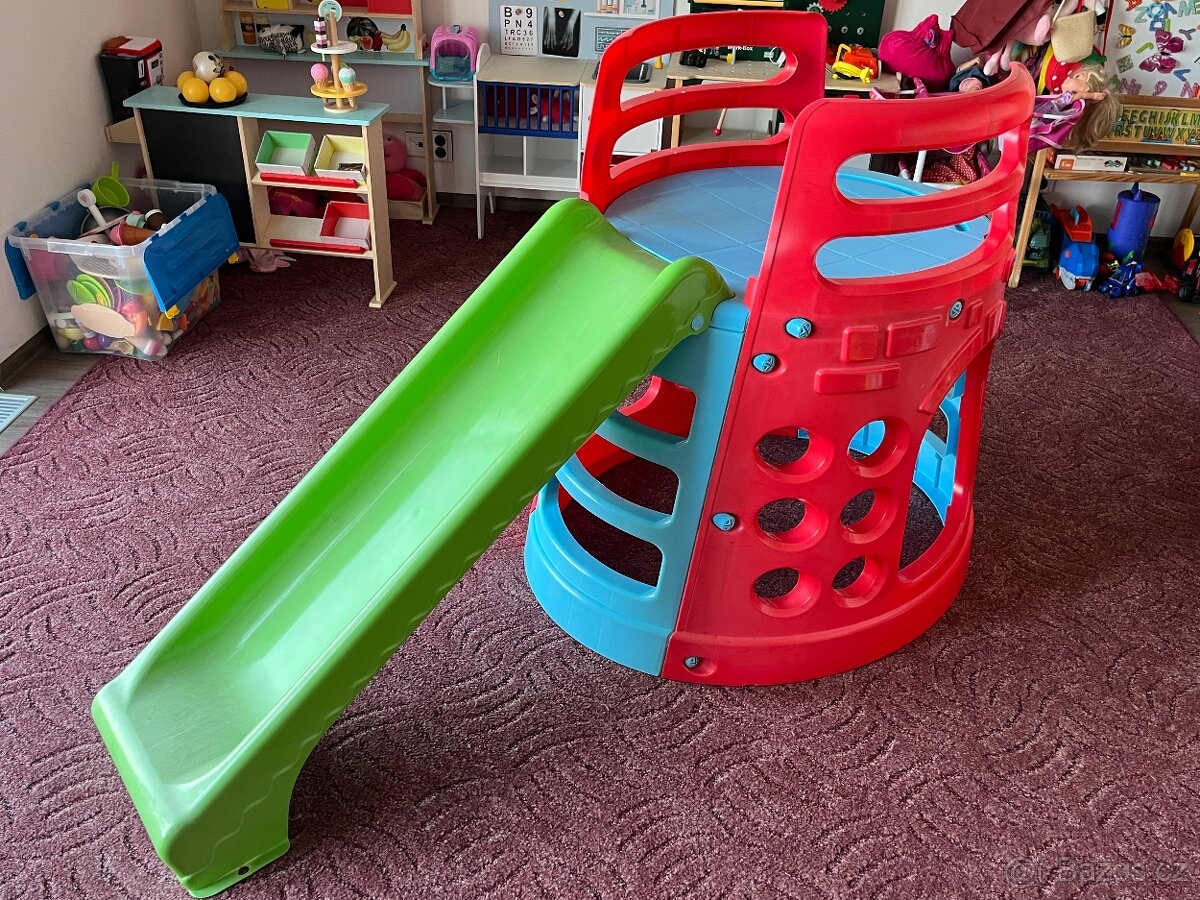 Prolézačka se skluzavkou