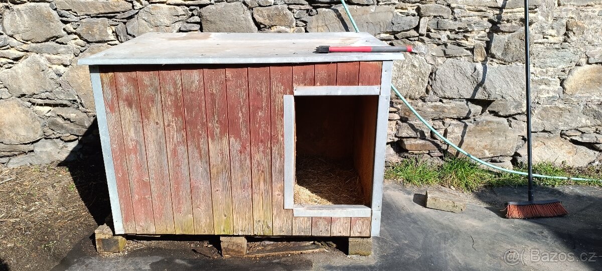 Dřevěná bouda pro psa