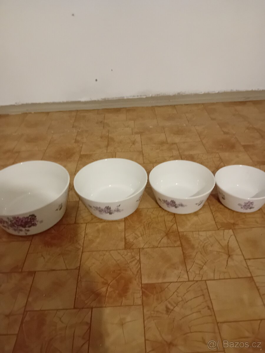 Porcelánové misy .Praha