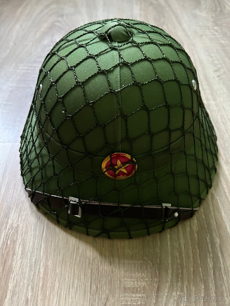 Replika helmy z vietnamské války