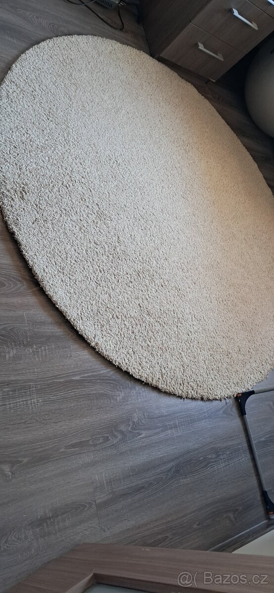 Béžový koberec IKEA 190cm