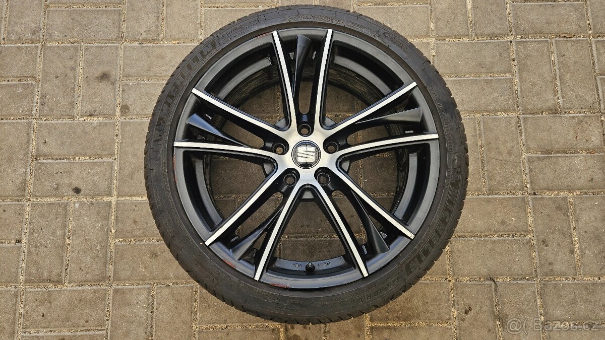 Letní Sada Alu 5x112 225/40 R18 Seat Leon