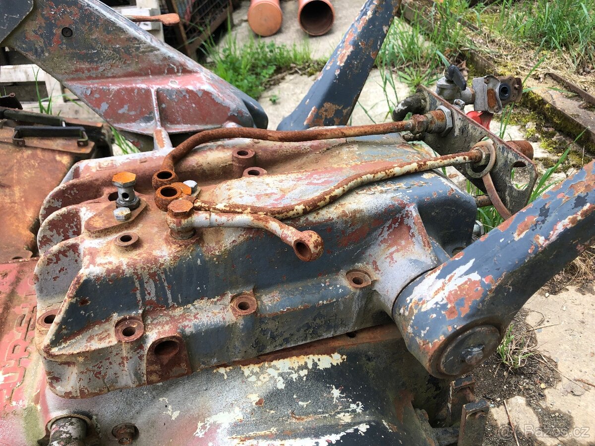 Víko hydrauliky Zetor Crystal