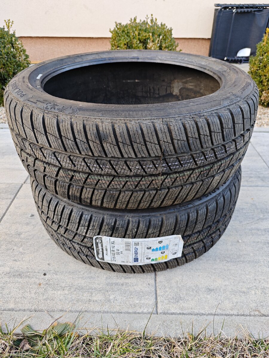 Zimní 215/45r18
