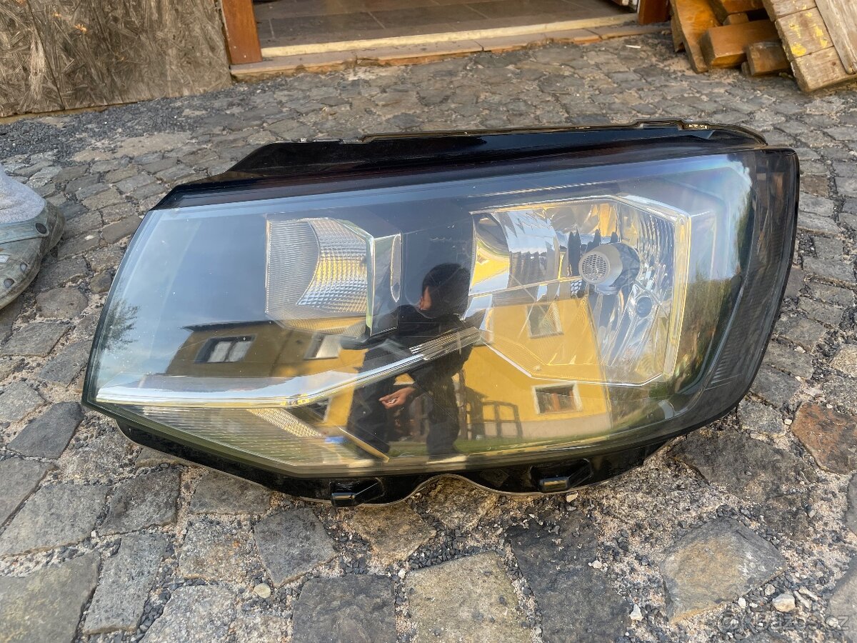 Volkswagen T6 přední lampa
