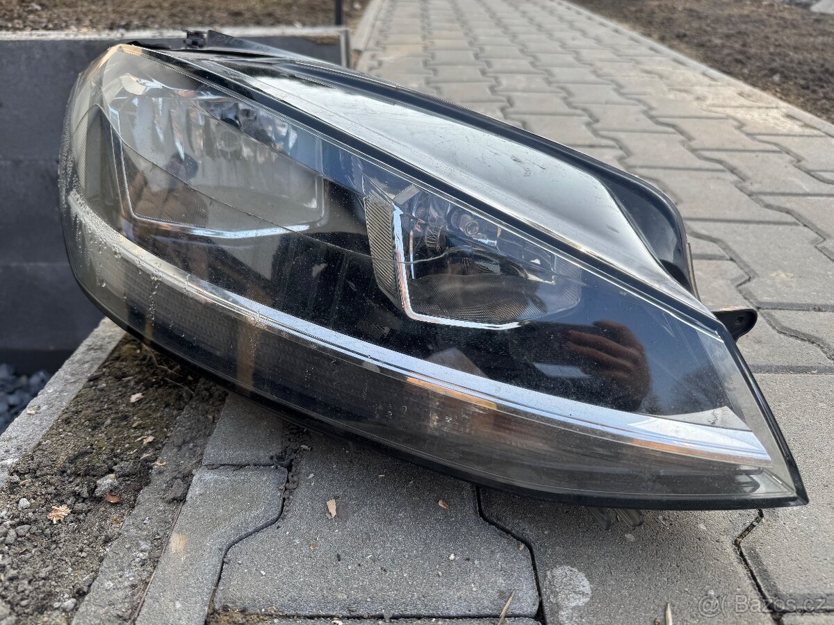 Prasklé ale FUNKČNÍ světlo VW GOLF VII