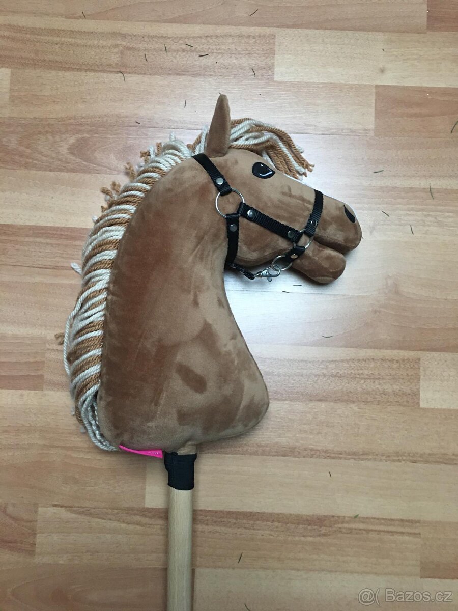 LarDen Hobby Horse Bren s ohlávkou (vel. S)
