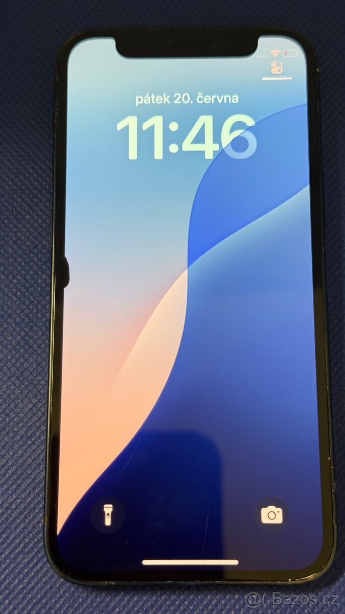 iPhone 12 mini 64GB Black, malý flíček na displeji