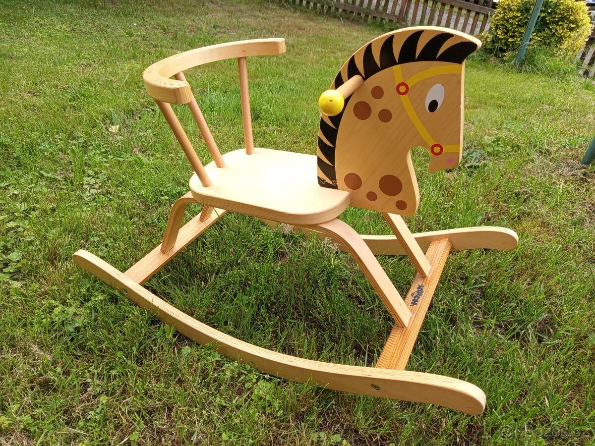 Dřevěný houpací kůň