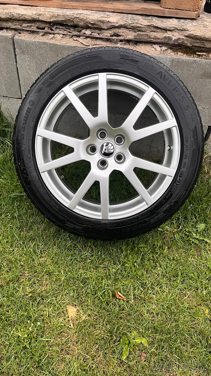 Škoda Spider R17 5X100 + Barum Bravuris 215/50 R 17 Y Xl