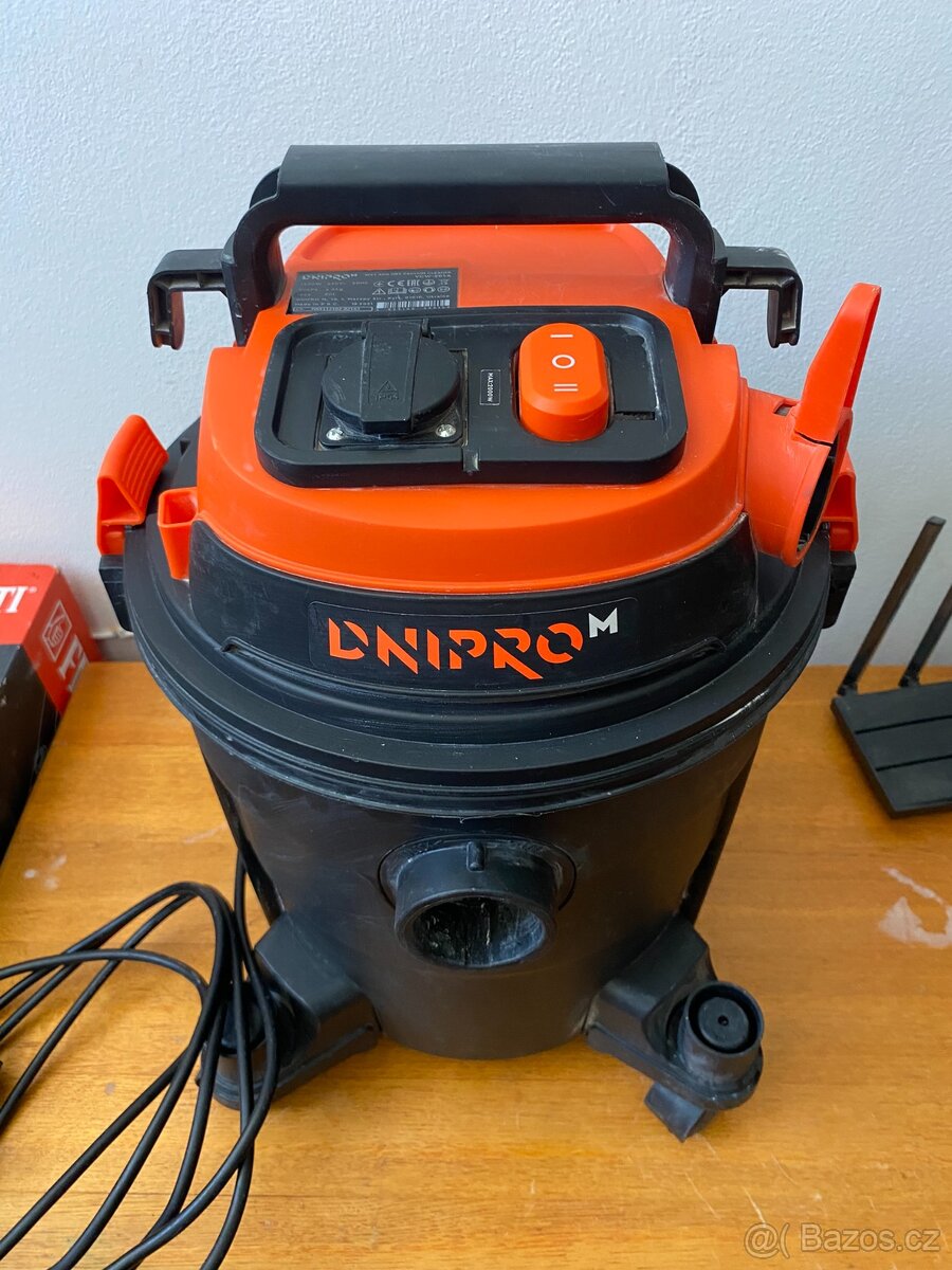 Vysavač na suché a mokré čištění VCW-20SA