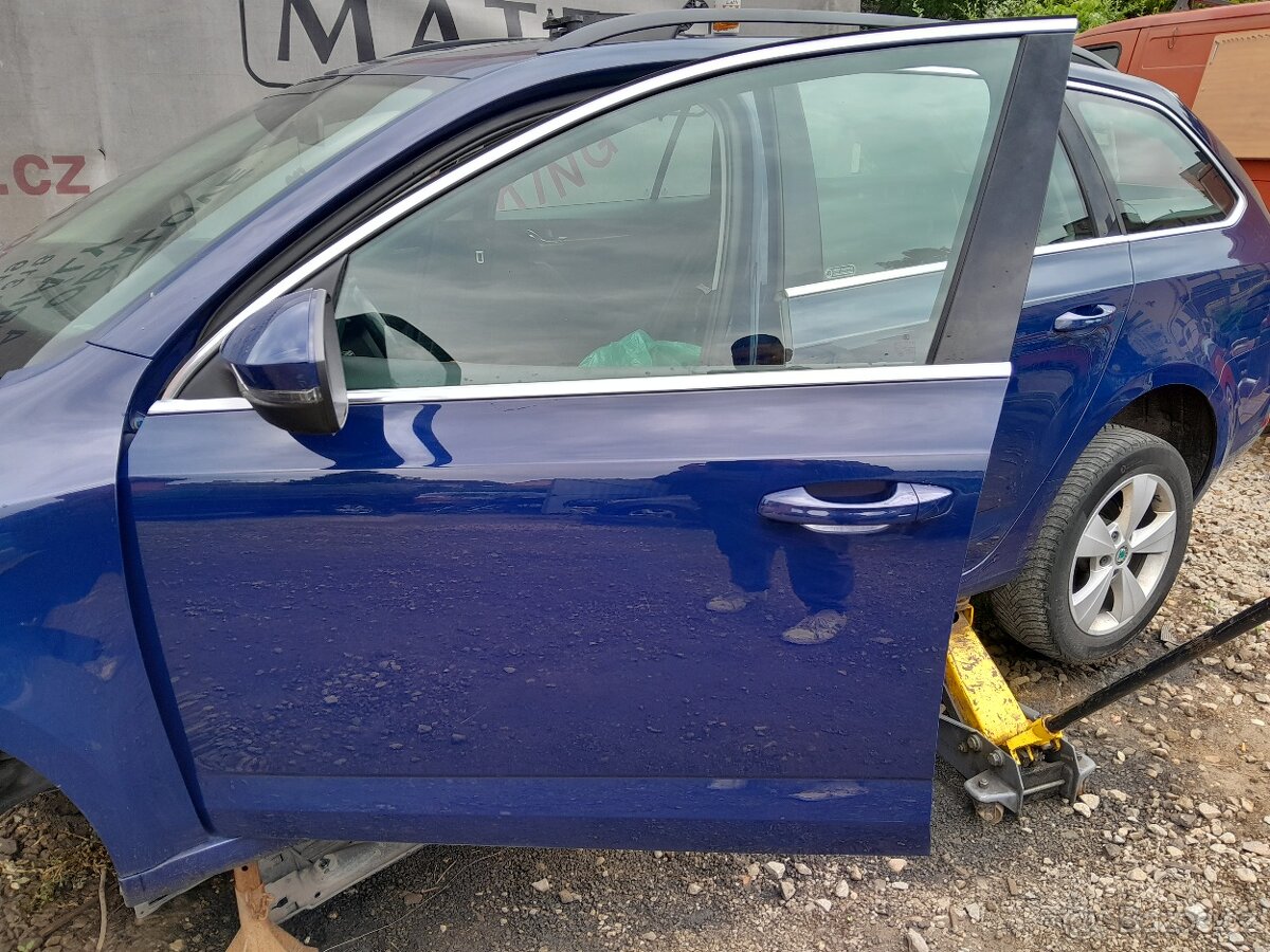 Leve predni dveře modrá LF5A Škoda Octavia 3 lift