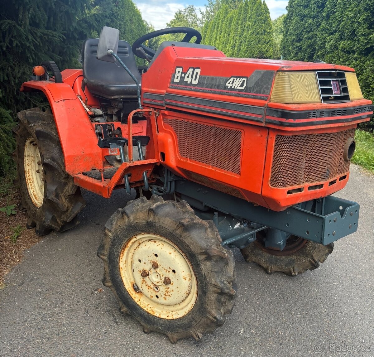Japonský malotraktor B-40, traktor 4x4