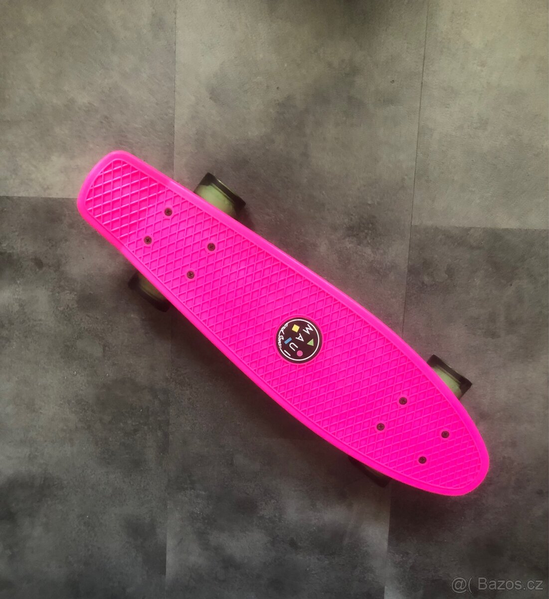 Růžový penny board Maui