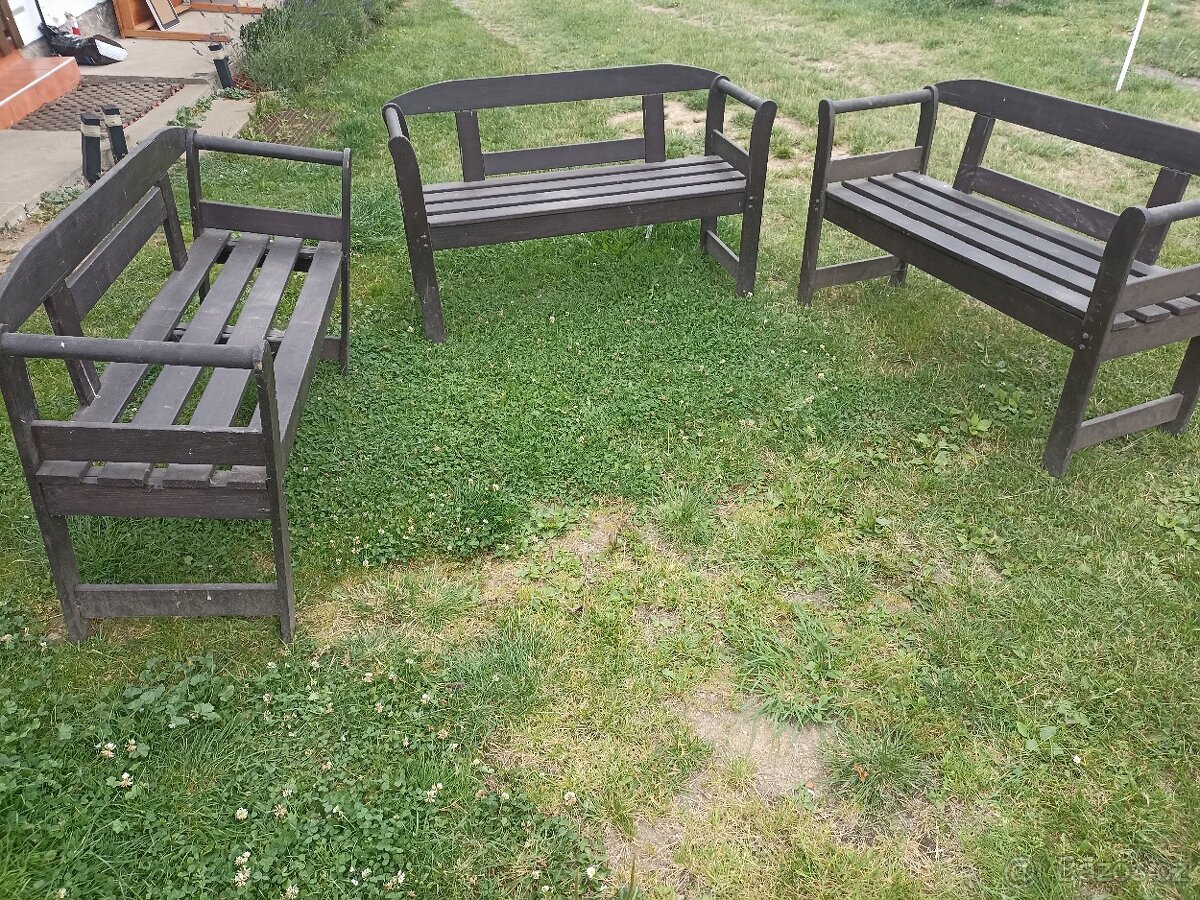 Dřevěné lavice