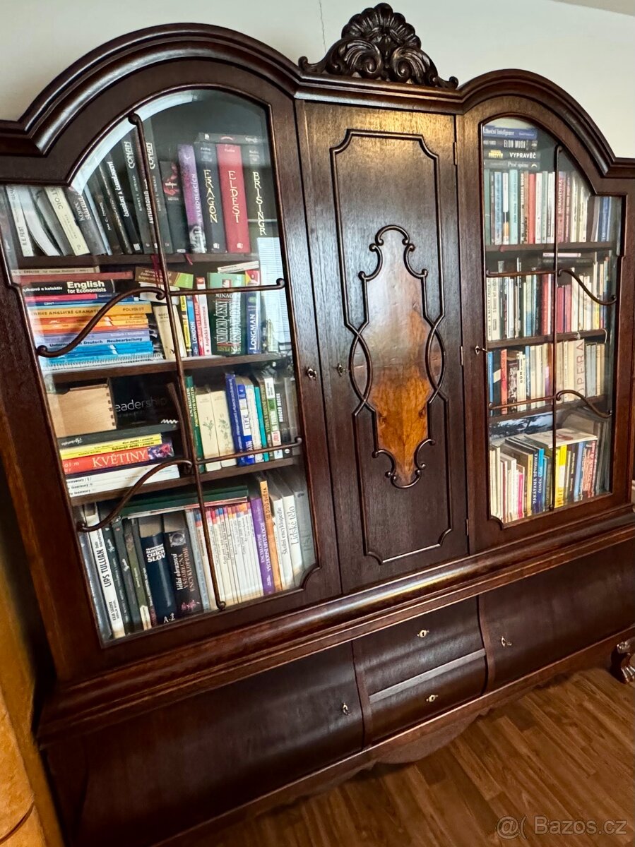 PRODÁM NOVĚ PROFI ZREKONSTRUOVANOU KNIHOVNU