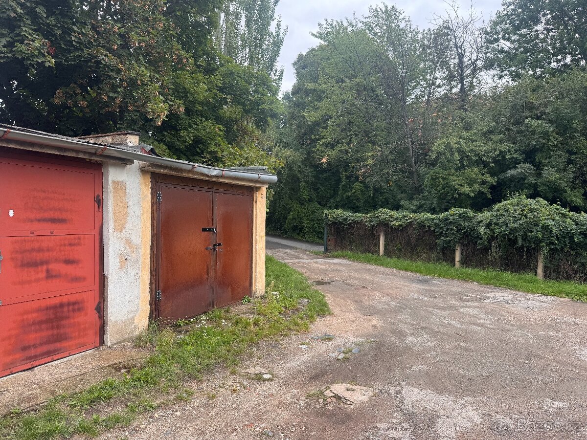 Prodám garáž v ulici Křeslická - Praha 10