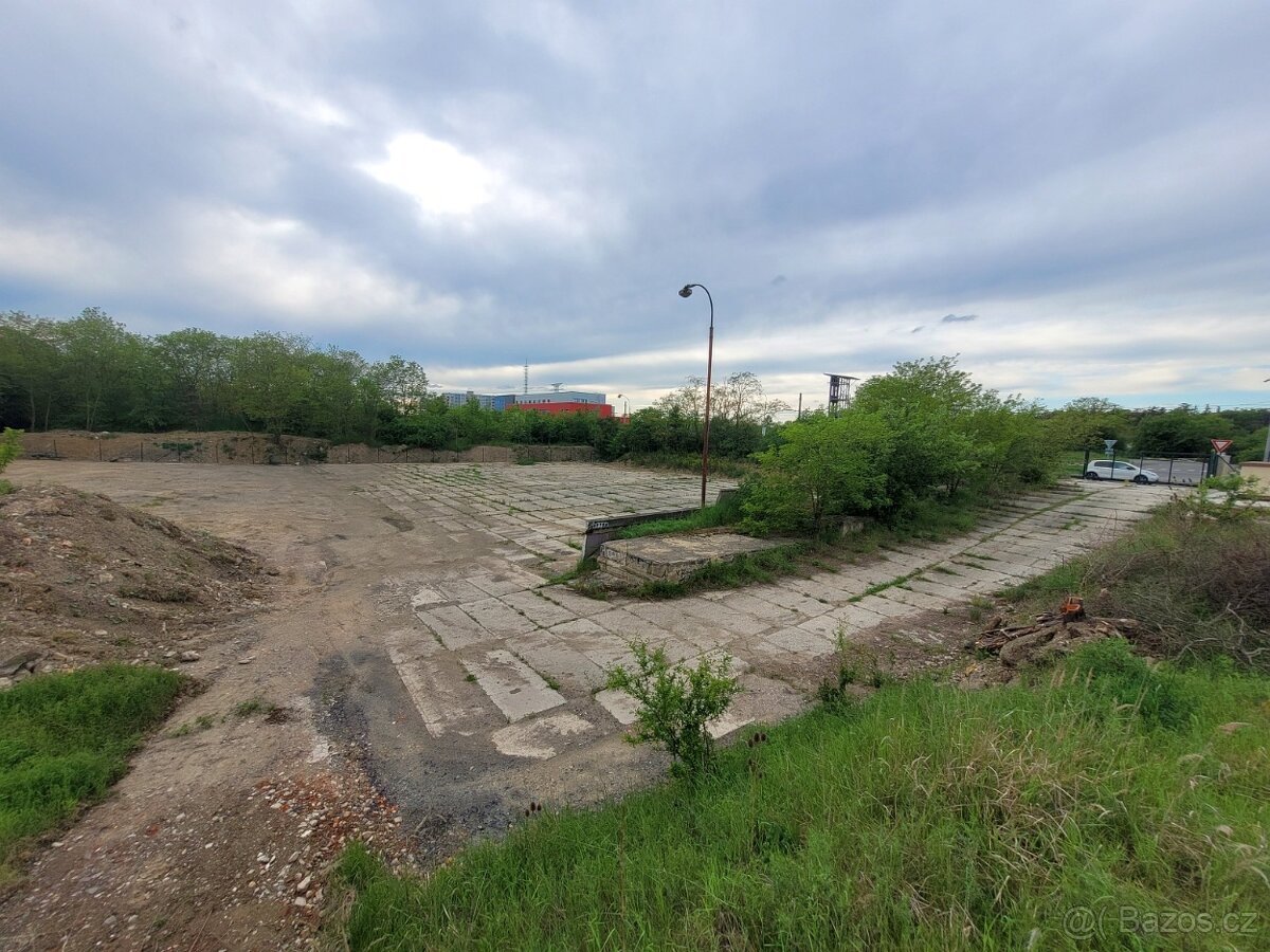 Pronájem pozemku v Praze 12 Modřany na sport/rekreaci