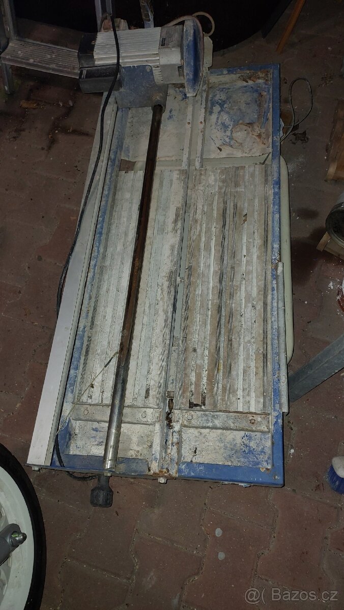 Elektrická řezačka obkladů